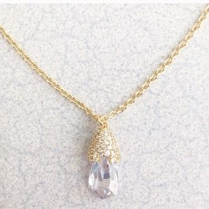 Gorgeous NWOT Similar to a Kendra Scott design, Austrian Crystal pendant